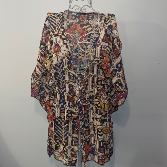 Cha Cha Vente Floral MultiColor BEACH cover up
Sleeve Top Size Extra Large - Picture 1 of 6